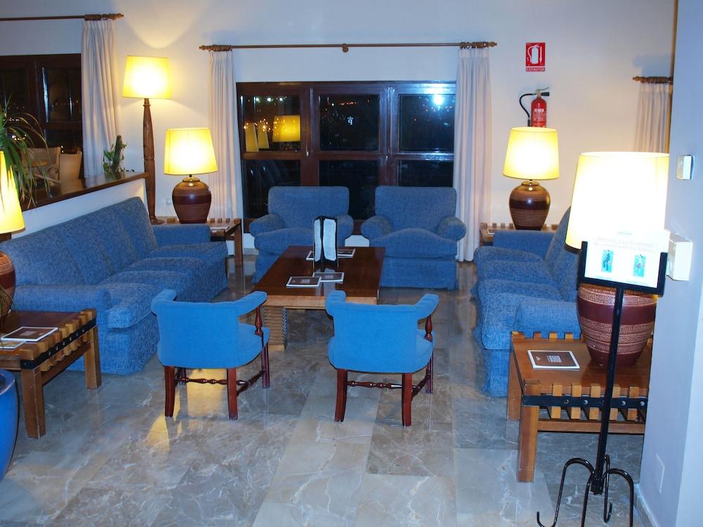Parador De Μελίγια Εξωτερικό φωτογραφία