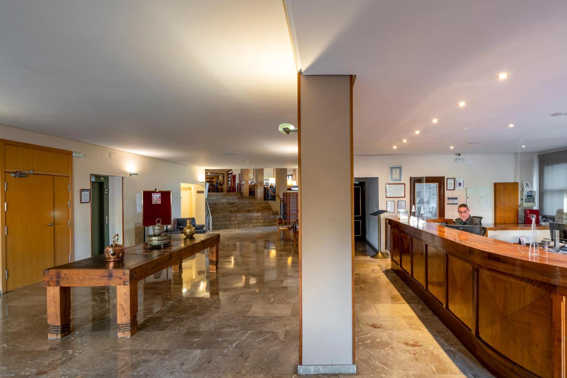 Parador De Μελίγια Εξωτερικό φωτογραφία
